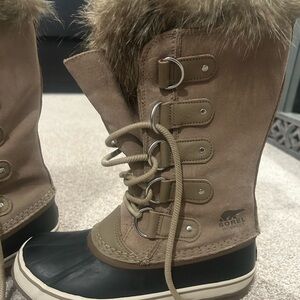 Sorel Women's Brown and Black Fur-Lined Boots